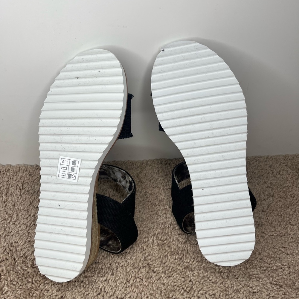 NWT BOBS Sandals Size 6 - Picture 4 of 8